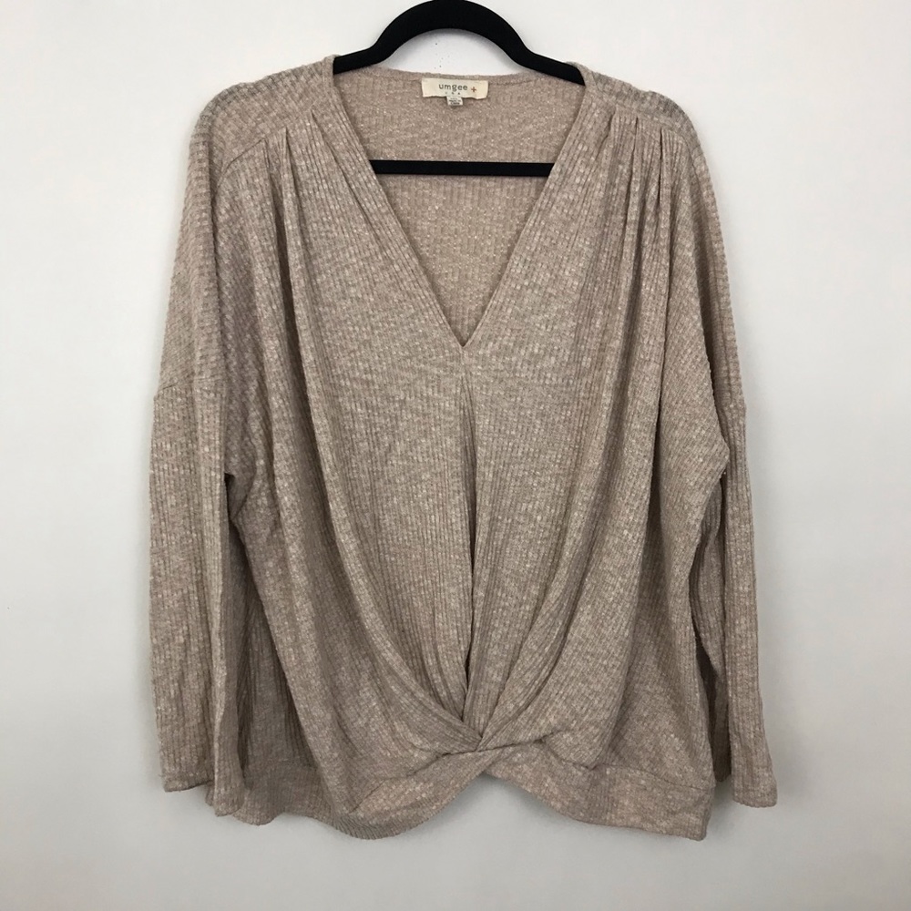 Umgee twist front ribbed top